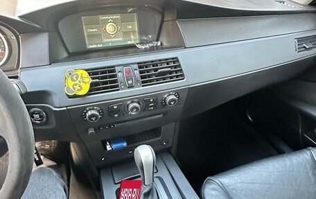 BMW 5 серия, 2006 год, 1 090 000 рублей, 18 фотография