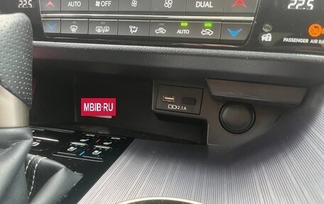 Lexus RX IV рестайлинг, 2019 год, 5 650 000 рублей, 11 фотография