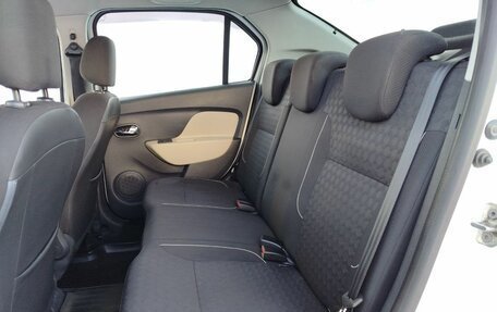 Renault Logan II, 2015 год, 749 000 рублей, 10 фотография