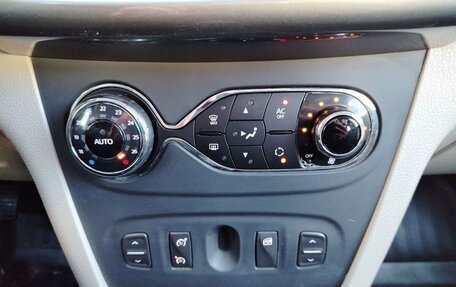 Renault Logan II, 2015 год, 749 000 рублей, 19 фотография