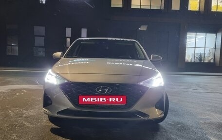 Hyundai Solaris II рестайлинг, 2021 год, 1 900 000 рублей, 3 фотография