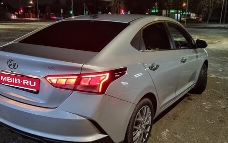 Hyundai Solaris II рестайлинг, 2021 год, 1 900 000 рублей, 4 фотография
