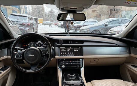 Jaguar XF II, 2017 год, 1 900 000 рублей, 7 фотография