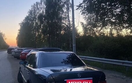 Mercedes-Benz E-Класс, 1994 год, 200 000 рублей, 10 фотография