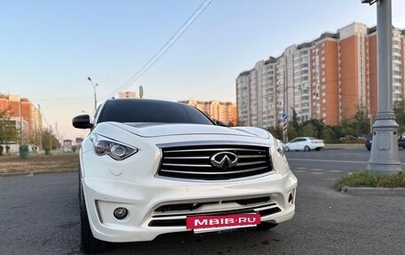 Infiniti QX70, 2014 год, 3 090 000 рублей, 11 фотография