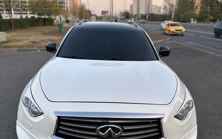 Infiniti QX70, 2014 год, 3 090 000 рублей, 12 фотография