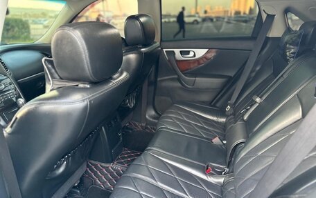 Infiniti QX70, 2014 год, 3 090 000 рублей, 20 фотография