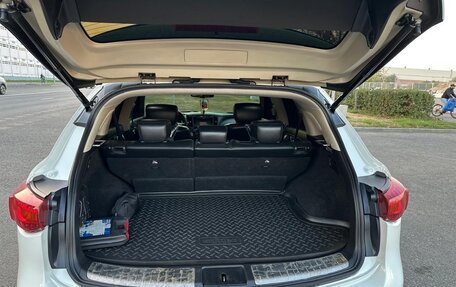 Infiniti QX70, 2014 год, 3 090 000 рублей, 19 фотография