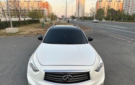 Infiniti QX70, 2014 год, 3 090 000 рублей, 14 фотография