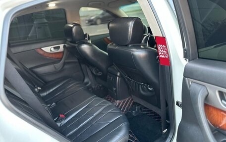 Infiniti QX70, 2014 год, 3 090 000 рублей, 21 фотография