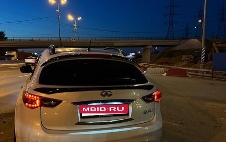 Infiniti QX70, 2014 год, 3 090 000 рублей, 33 фотография