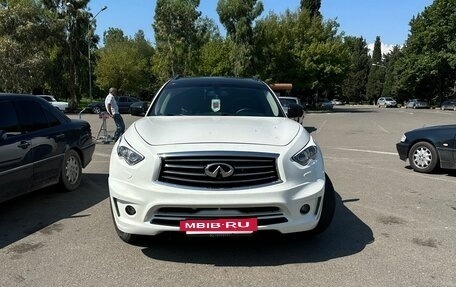 Infiniti QX70, 2014 год, 3 090 000 рублей, 38 фотография