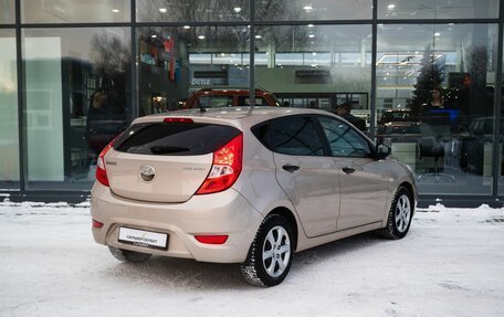 Hyundai Solaris II рестайлинг, 2013 год, 700 000 рублей, 2 фотография