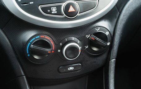 Hyundai Solaris II рестайлинг, 2013 год, 700 000 рублей, 18 фотография