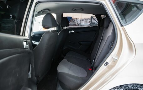 Hyundai Solaris II рестайлинг, 2013 год, 700 000 рублей, 13 фотография