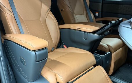 Toyota Alphard, 2024 год, 12 199 990 рублей, 19 фотография