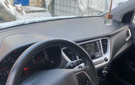 Hyundai Solaris II рестайлинг, 2022 год, 1 400 000 рублей, 10 фотография