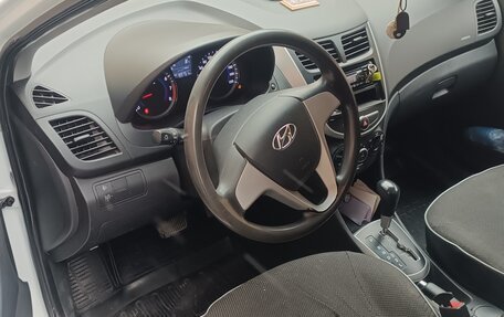 Hyundai Solaris II рестайлинг, 2013 год, 900 000 рублей, 4 фотография