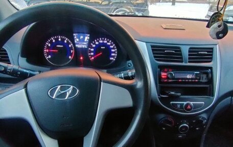 Hyundai Solaris II рестайлинг, 2013 год, 900 000 рублей, 5 фотография