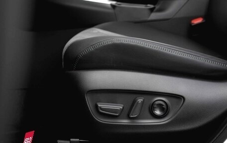 Toyota RAV4, 2025 год, 4 550 000 рублей, 10 фотография