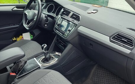 Volkswagen Tiguan II, 2022 год, 2 600 000 рублей, 6 фотография