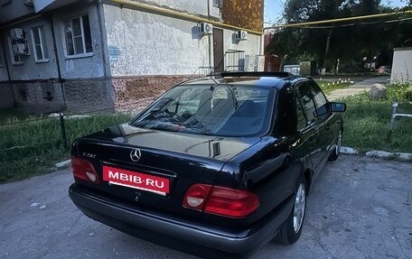 Mercedes-Benz E-Класс, 1998 год, 395 000 рублей, 5 фотография