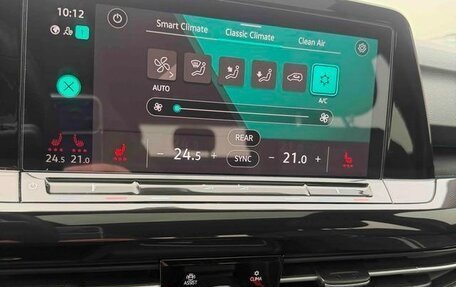 Volkswagen Golf VIII, 2022 год, 1 540 000 рублей, 11 фотография