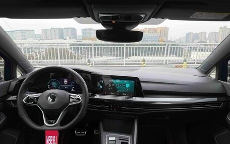 Volkswagen Golf VIII, 2022 год, 1 540 000 рублей, 9 фотография