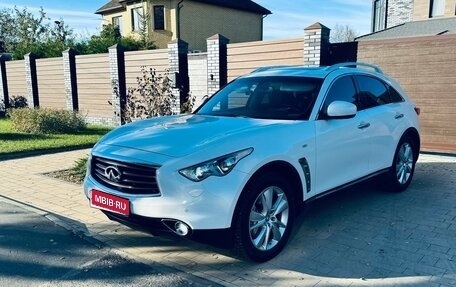 Infiniti FX II, 2012 год, 2 000 000 рублей, 1 фотография