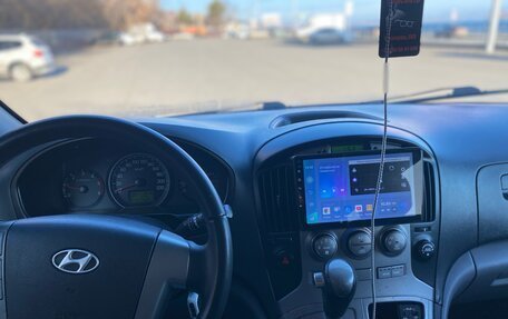 Hyundai H-1 II рестайлинг, 2013 год, 2 050 000 рублей, 6 фотография
