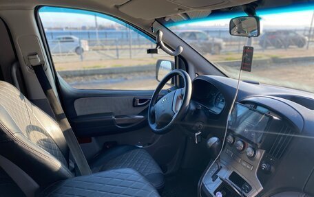 Hyundai H-1 II рестайлинг, 2013 год, 2 050 000 рублей, 14 фотография