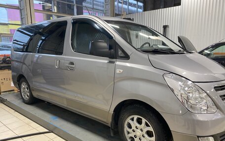 Hyundai H-1 II рестайлинг, 2013 год, 2 050 000 рублей, 28 фотография