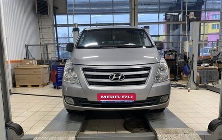 Hyundai H-1 II рестайлинг, 2013 год, 2 050 000 рублей, 31 фотография