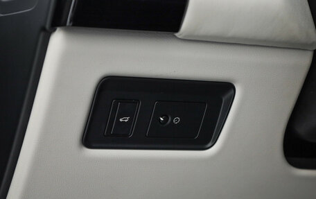 Land Rover Range Rover IV рестайлинг, 2016 год, 4 650 000 рублей, 27 фотография