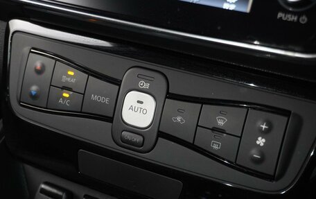 Nissan Leaf II, 2017 год, 1 800 000 рублей, 18 фотография