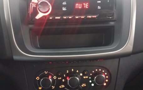 Renault Sandero II рестайлинг, 2018 год, 870 000 рублей, 15 фотография