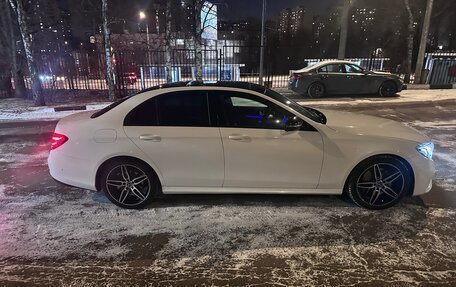 Mercedes-Benz E-Класс, 2018 год, 3 300 000 рублей, 1 фотография