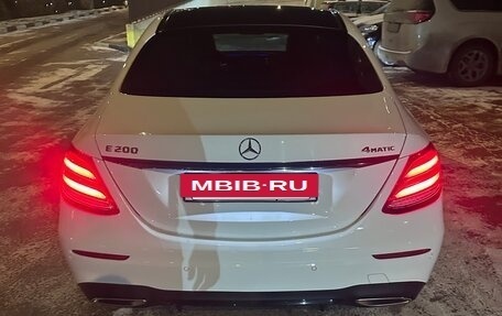 Mercedes-Benz E-Класс, 2018 год, 3 300 000 рублей, 4 фотография