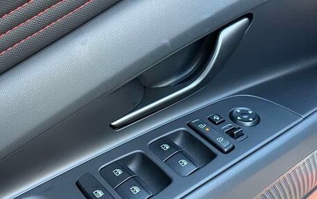 Hyundai Elantra, 2024 год, 2 200 000 рублей, 17 фотография