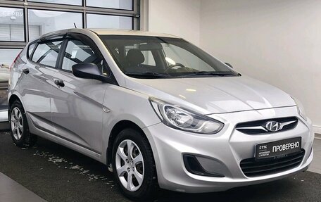 Hyundai Solaris II рестайлинг, 2013 год, 900 000 рублей, 3 фотография