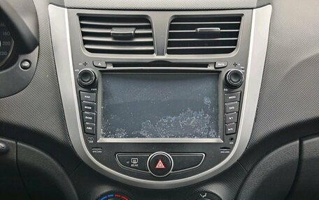 Hyundai Solaris II рестайлинг, 2013 год, 900 000 рублей, 15 фотография