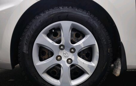 Hyundai Solaris II рестайлинг, 2013 год, 900 000 рублей, 18 фотография