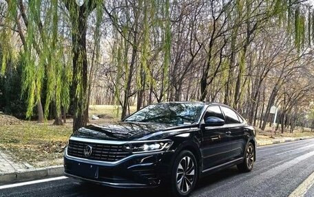 Volkswagen Passat B8 рестайлинг, 2021 год, 2 000 000 рублей, 1 фотография