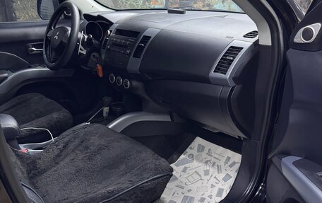 Mitsubishi Outlander III рестайлинг 3, 2008 год, 800 000 рублей, 9 фотография