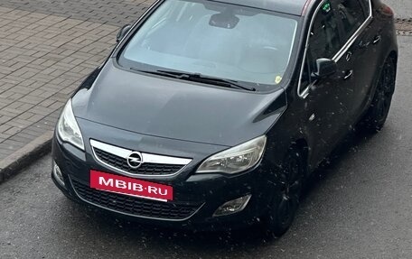 Opel Astra J, 2011 год, 530 000 рублей, 2 фотография