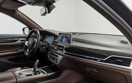 BMW 7 серия, 2018 год, 4 190 000 рублей, 14 фотография