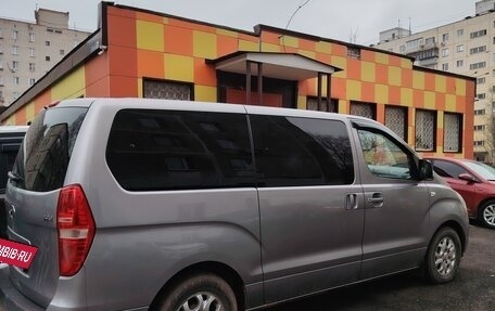 Hyundai H-1 II рестайлинг, 2011 год, 1 050 000 рублей, 2 фотография