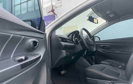 Toyota Yaris XP150 рестайлинг, 2021 год, 1 300 000 рублей, 16 фотография