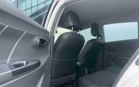 Toyota Yaris XP150 рестайлинг, 2021 год, 1 300 000 рублей, 13 фотография