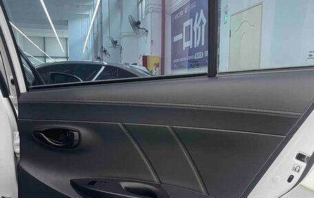 Toyota Yaris XP150 рестайлинг, 2021 год, 1 300 000 рублей, 10 фотография